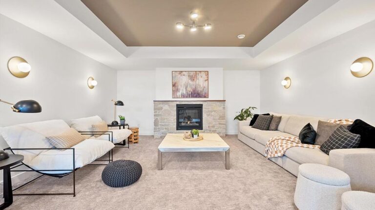 Bright and inviting living room in Nantes House featuring contemporary furniture, a central fireplace, and stylish decor, perfect for relaxing and entertaining.